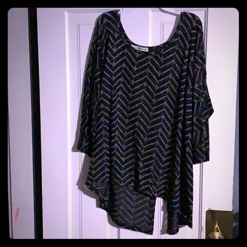 Sparkle Maurice’s top size 2 w/ keyhole back